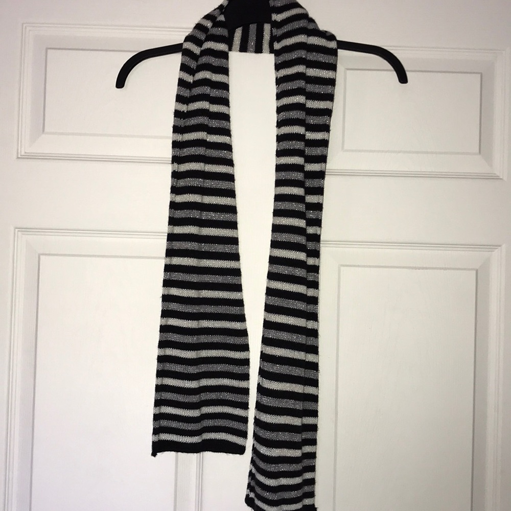 Knit scarf